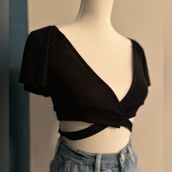 Black Wrap Around Short Sleeve Crop Top Size Small - Picture 6 of 7